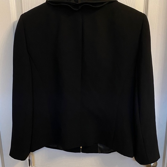 Elegant Black Women's Blazer - Picture 12 of 16
